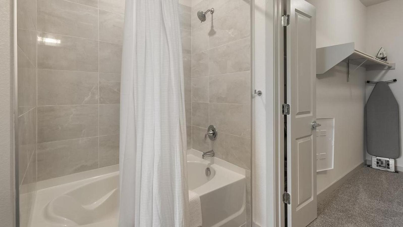 Landing At Birdie On Woodland Greens - 2 Bedrooms In Plaza Volente Apartment *
