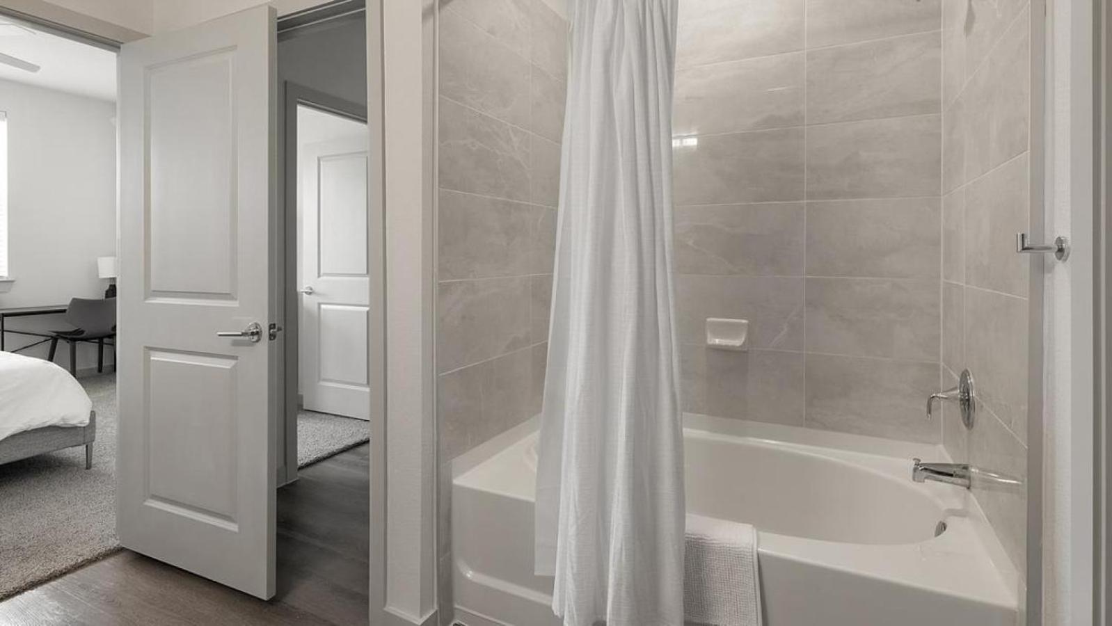Landing At Birdie On Woodland Greens - 2 Bedrooms In Plaza Volente Apartment