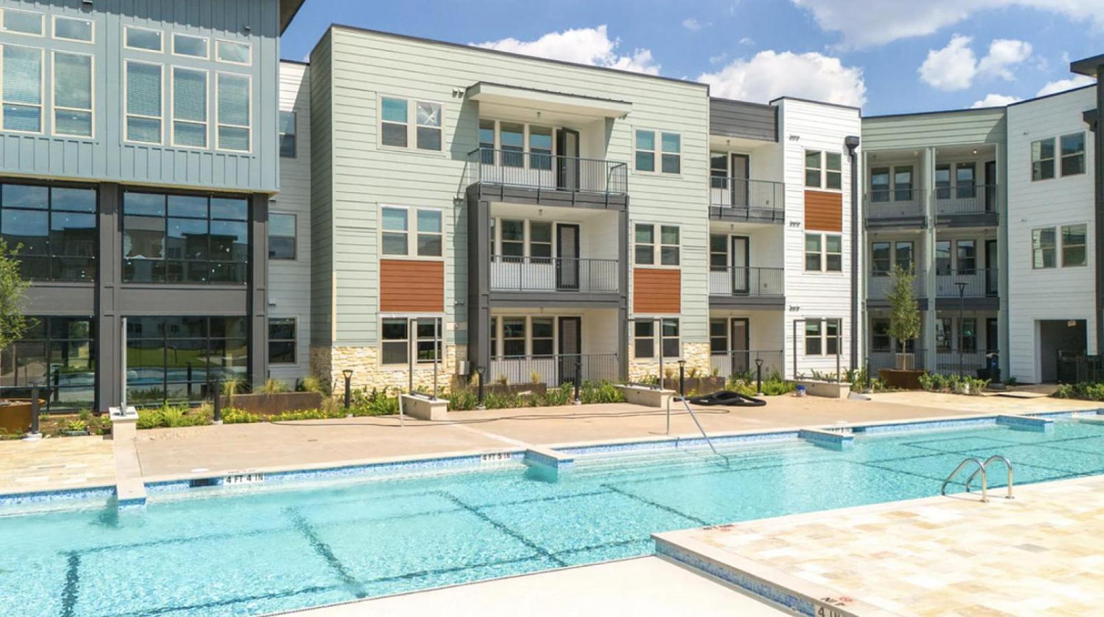 Apartment Landing At Birdie On Woodland Greens - 2 Bedrooms In Plaza Volente Austin